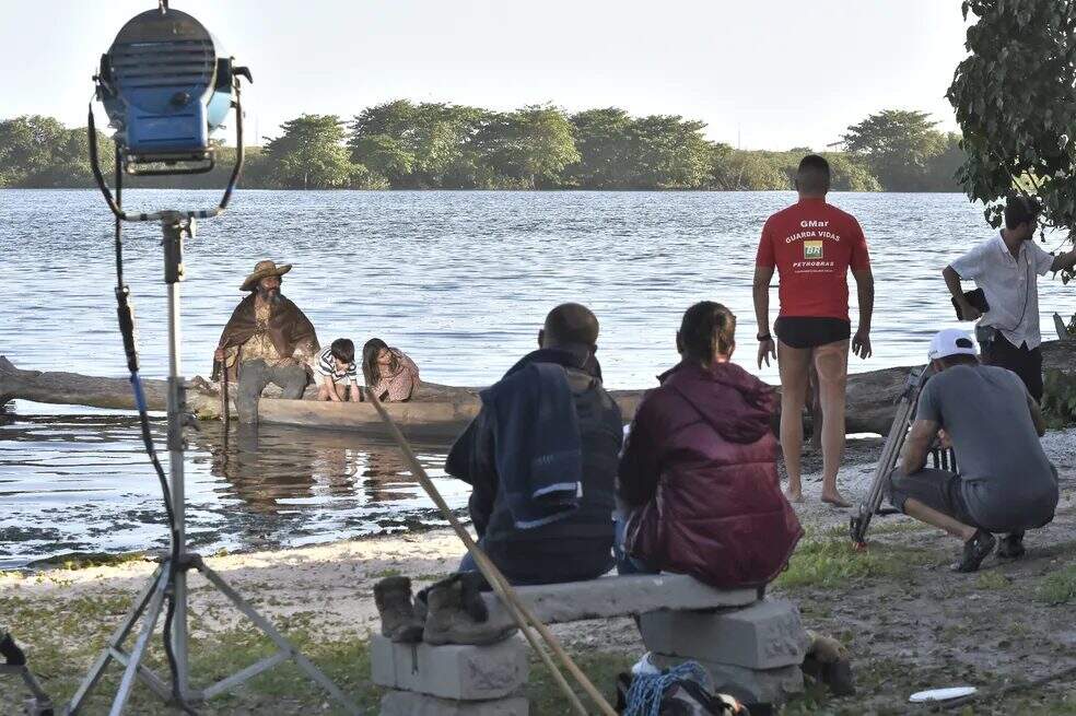 Marcos Palmeira e os filhos do autor em cena - (Foto: Roberto Teixeira/Gshow) zé leôncio velho do rio