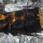 Clientes recebem pão de alho queimado e lamentam gastar R$ 80 em Campo Grande: “esqueceram a coca”