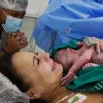‘Mãe e filho passam bem’, diz representante de Viviane Araújo após nascimento do primogênito da atriz