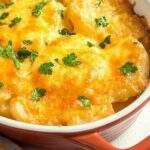 Sem gastar muito, batata gratinada é opção rápida para almoço de domingo