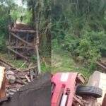 VÍDEO: Ponte de 25 metros desmorona e deixa moradores de Bonito ilhados