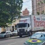 Caminhão arrebenta fios e deixa comerciantes do Centro de Campo Grande sem energia