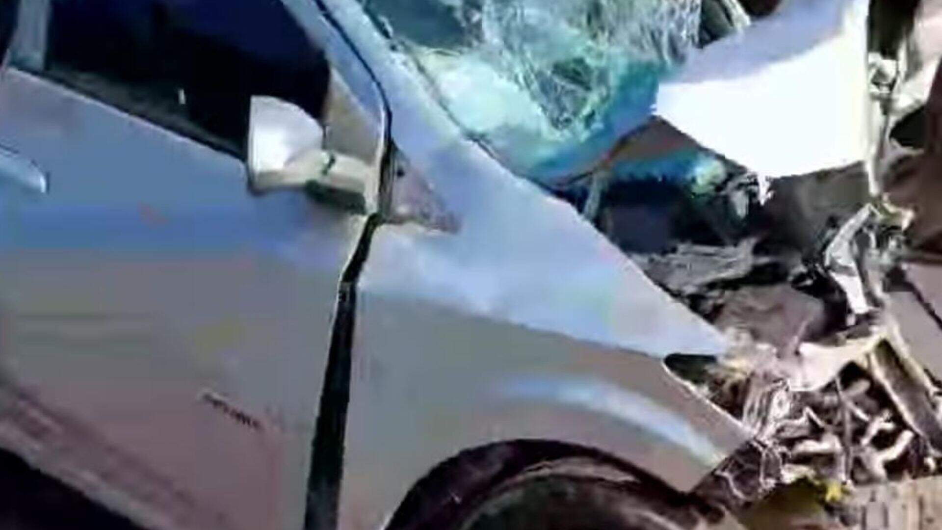 VÍDEO: duas pessoas morrem após acidente em que carro cai de ponte na BR-262