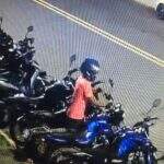 VÍDEO: Ladrão ‘prepara’ motocicleta para furtá-la aos fundos de shopping