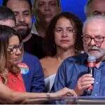 Em discurso, Lula exalta democracia e se diz preocupado com transição do governo