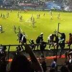 Tumulto após partida de futebol deixa 129 mortos em estádio da Indonésia