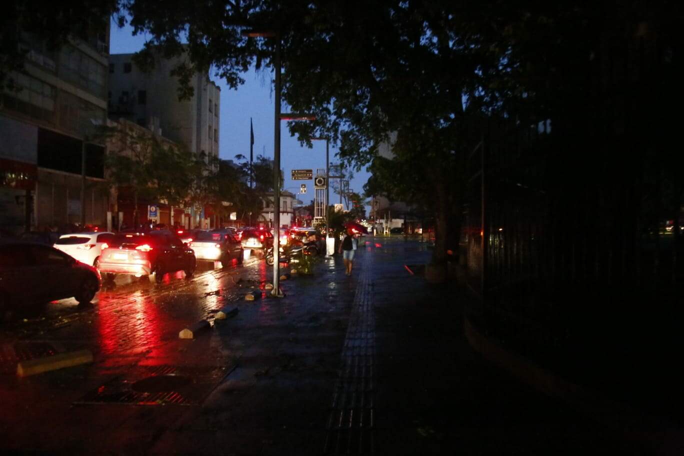 Aproximadamente 30 bairros estão sem energia elétrica em Campo Grande