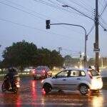 Após chuva, semáforos ficam desligados em cruzamento da Guaicurus e complicam trânsito