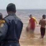 Ossada humana é encontrada em meio a banhistas na praia