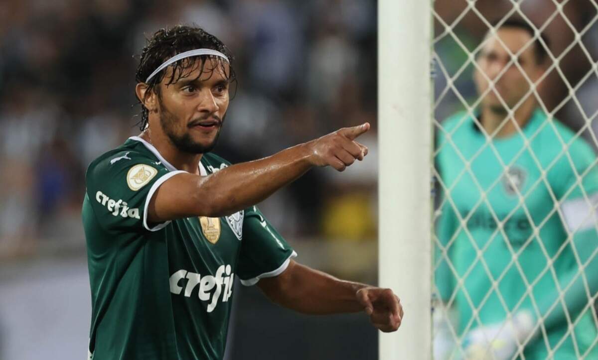 Palmeiras vira sobre Botafogo e abre inédita vantagem de 10 pontos no Brasileirão