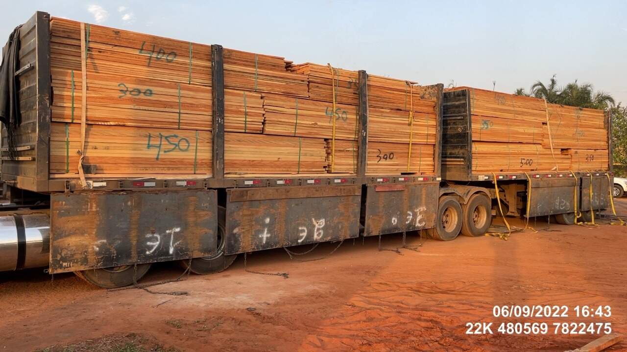 Empresa  multada em R$ 31,5 mil por transporte de madeira ilegal na BR-158