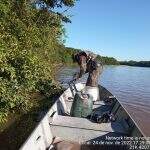 Polícia realiza fiscalização fluvial no Rio Apa e apreende petrechos ilegais de pesca