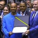 Lewis Hamilton recebe título de cidadão honorário do Brasil 