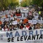 Centenas de milhares vão às ruas de Madri defender sistema público de saúde 