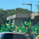 Manifestação em frente ao CMO tem trio elétrico e ‘bandeiraço’ em Campo Grande