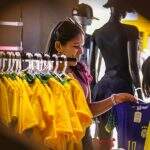 Véspera da Copa bomba venda de camisetas coloridas do Brasil e ‘amarelinha’ deixa de ser preferida