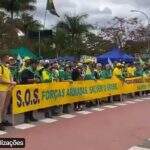 Manifestantes voltam a bases militares em Brasília, SP e RJ e pedem greve geral na segunda