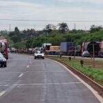 Grupo libera rodovia em Dourados, mas continua protesto no acostamento