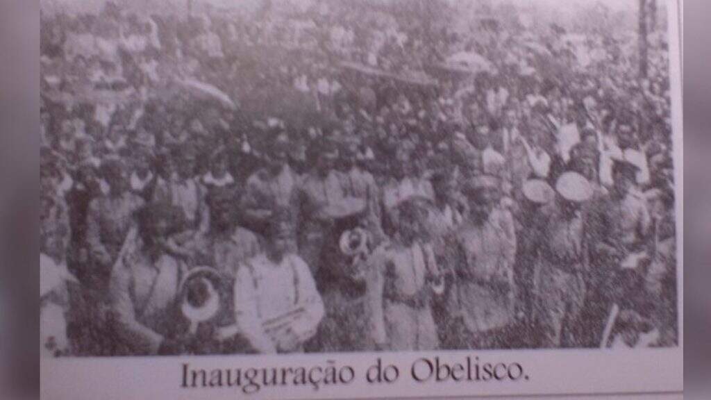 Registro da inauguração do Obelisco, em 1933. 