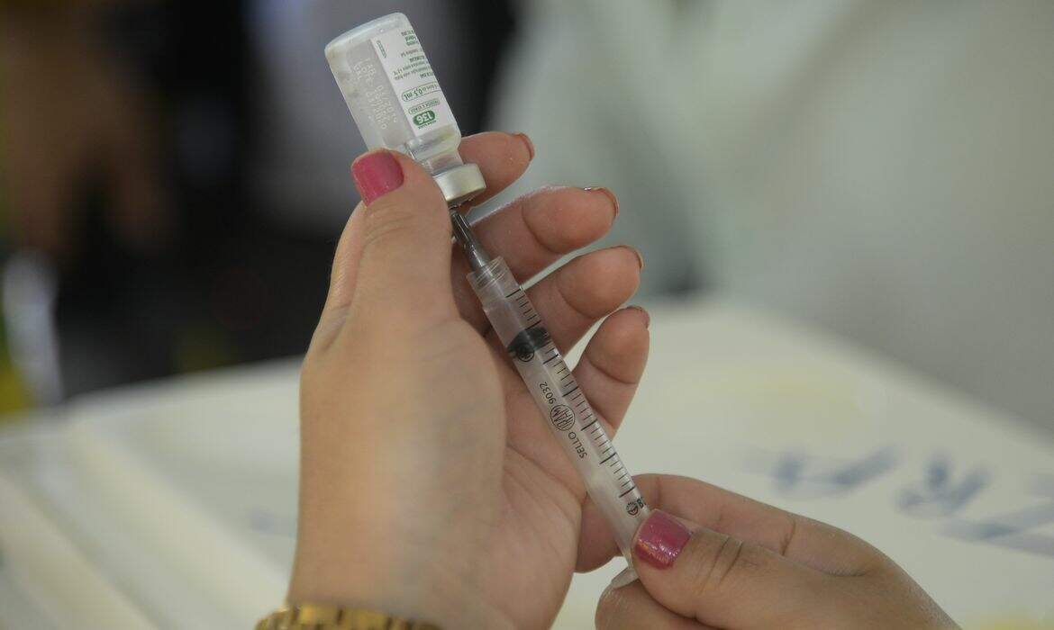 Dourados mantém vacinação contra Covid-19 em crianças e adultos na sala do PAM