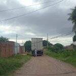 Caminhão arrasta fiação elétrica e deixa moradores do São Conrado sem luz