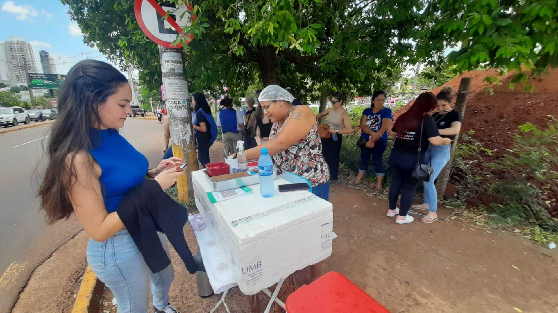 Ambulantes lucram com vendas até para aplicadores do Enem em Campo Grande