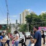 Campo Grande tem congestionamento em avenida 1 hora antes do início do Enem