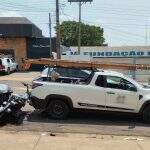 Engavetamento envolvendo três carros e uma moto interdita pista na Avenida Ceará