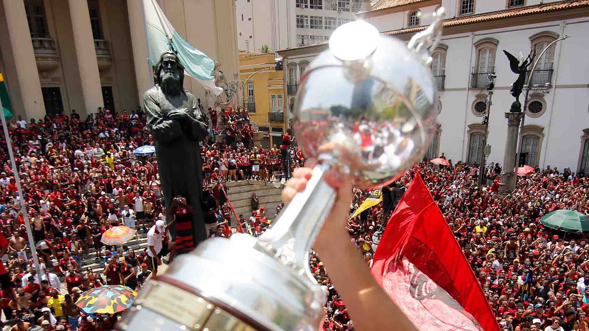 Festa do Flamengo deixa 30 feridos, 11 detidos e lojas saqueadas no Rio