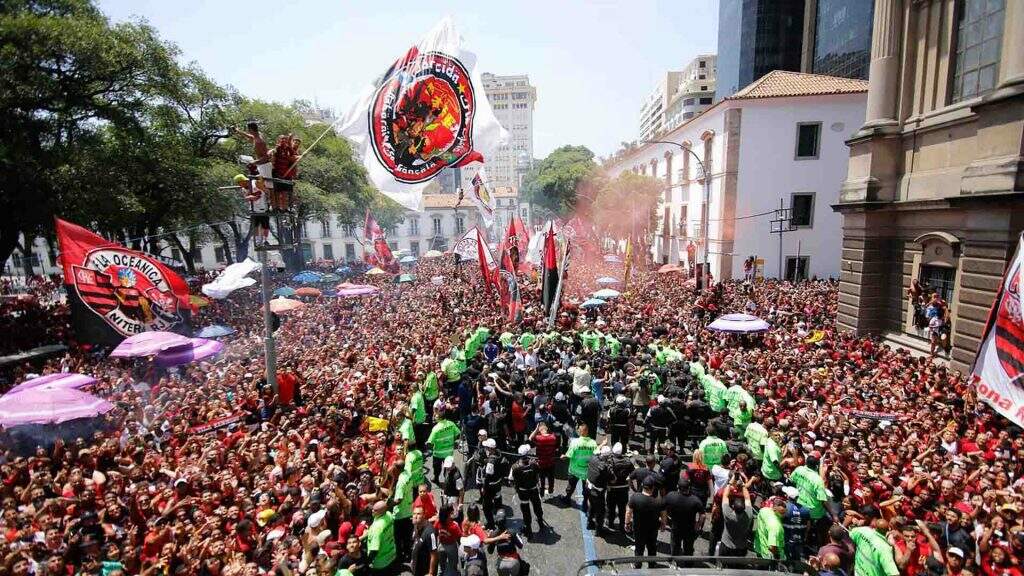 Multidão participou da festa do Flamengo, no Rio. (Foto: Gilvan de Souza/CRF)