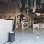Funcionários fazem reparos em loja fuzilada e incendiada na Zahran e empresário é ouvido pela polícia