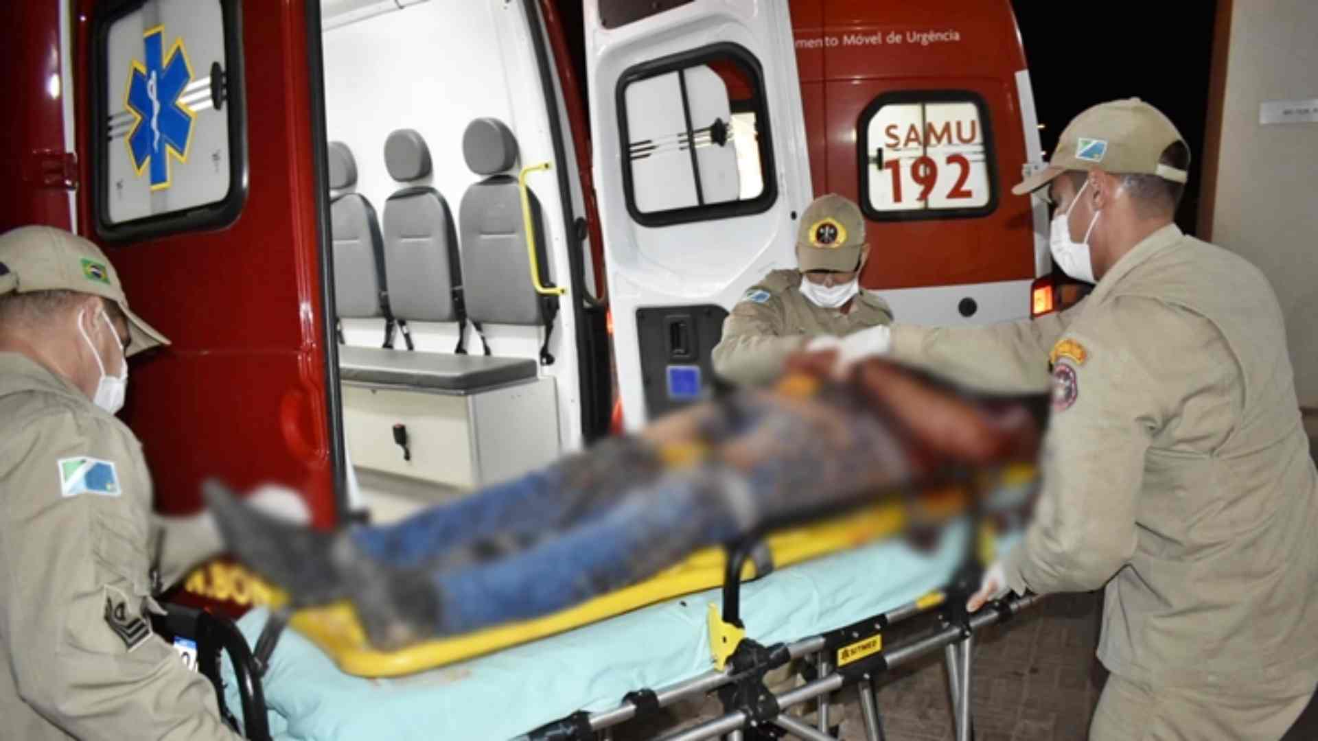 Recepcionista de hotel morre a caminho de hospital após ser esfaqueado em briga