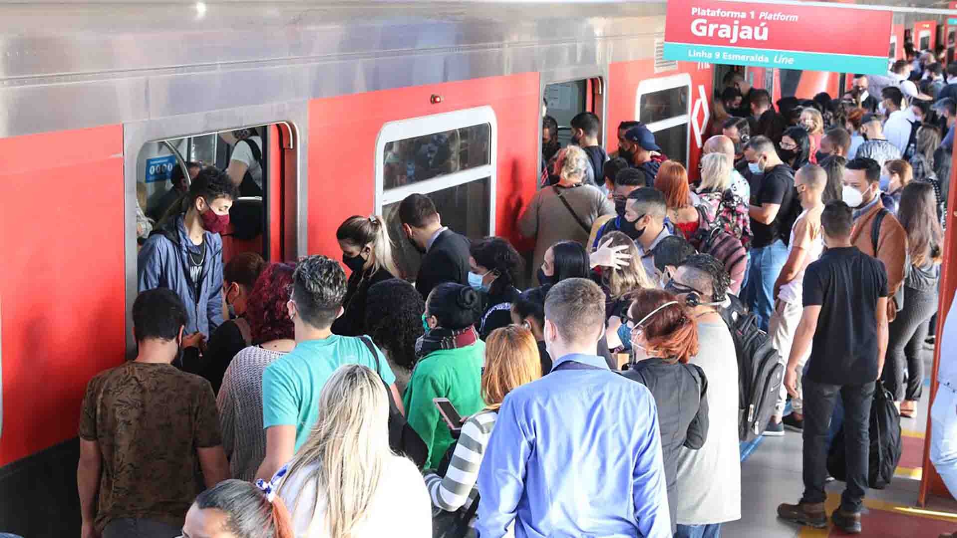 Uso de máscaras volta a ser obrigatório no transporte público em Sâo Paulo. (Foto: Rovena Rosa/Agência Brasil)