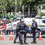 PM contém protesto de professores por reajuste em duas quadras da Afonso Pena