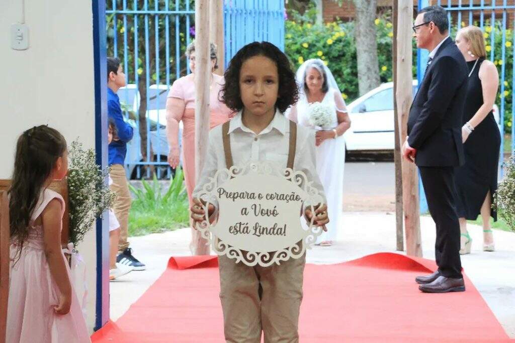 Um dos netos entrando na igreja. Foto: Thays Rodrigues/Arquivo Pessoal
