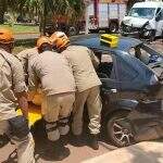 Motorista fica preso às ferragens durante colisão em Dourados