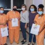 Após 15 anos, mãe de gêmeas prematuras volta a hospital para agradecer equipe em Campo Grande