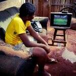 No improviso para ver a Copa, moradores se unem a quem tem TV confiantes no hexa
