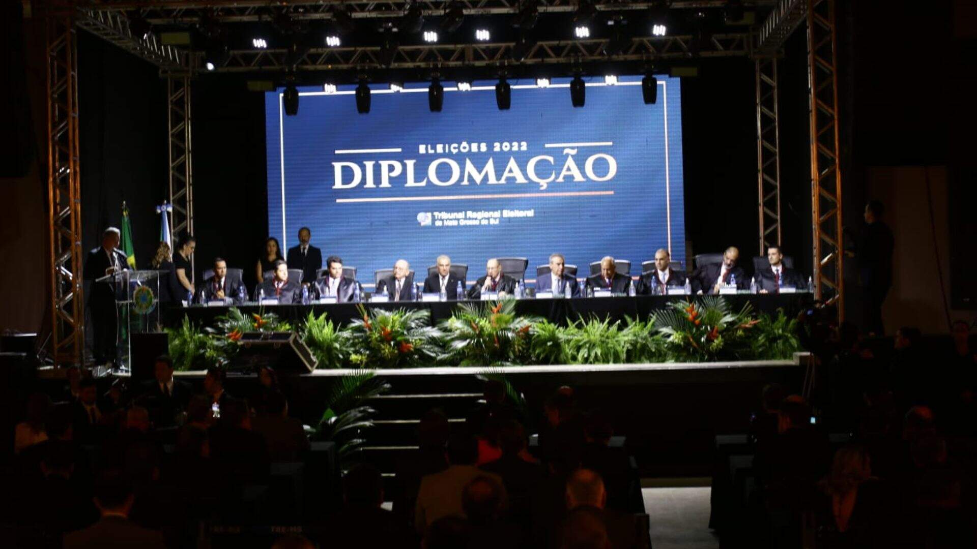 AO VIVO: Acompanhe diplomação do governador Eduardo Riedel, vice e parlamentares de MS