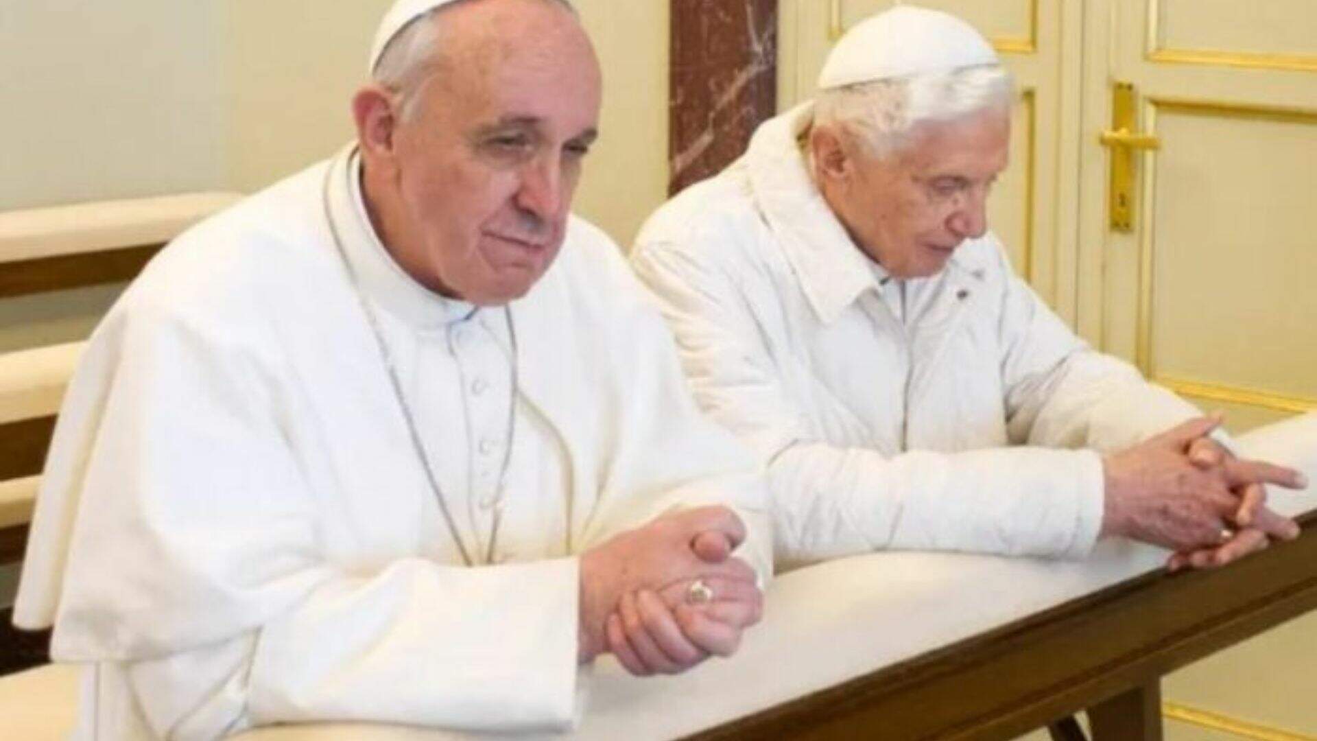 Papa Francisco diz que Bento XVI está ‘muito doente’ e pede orações no Vaticano