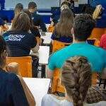 Mato Grosso do Sul poderá pagar salário para estudantes não abandonarem as aulas; entenda
