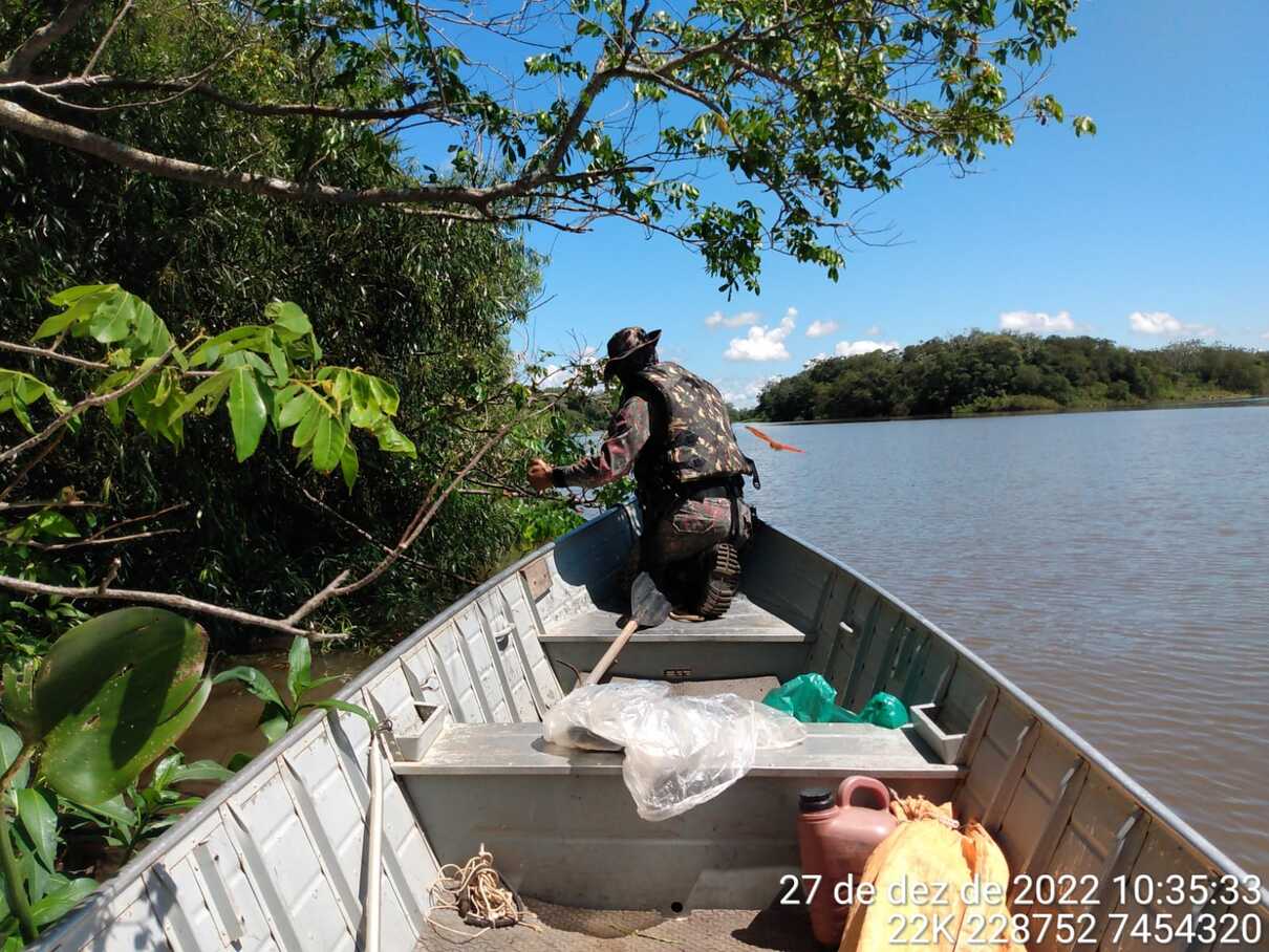 Anzóis de galho e 100 metros de espinhel são retirados do Rio Ivinhema