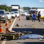 Motociclista é arrastado por 50 metros e morre na BR-163 após acidente com caminhão