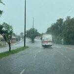 De norte a sul: Chuva forte alaga ruas em diversos pontos de Campo Grande