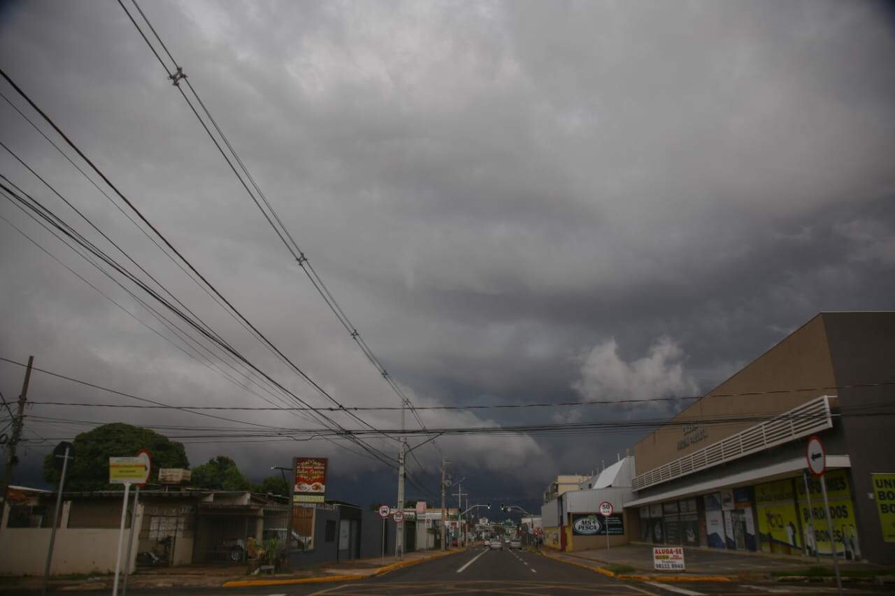 Chuva intensa coloca 56 cidades de MS em alerta do Inmet para alagamentos