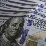 Dólar fecha em queda, com PEC no radar e moeda americana fraca no exterior