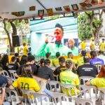 ‘Quanto mais, melhor’: Para campo-grandenses, assistir ao Brasil com a galera é mais emocionante