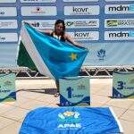 Atleta campo-grandense da APAE conquista ouro nos 25 metros nado livre feminino