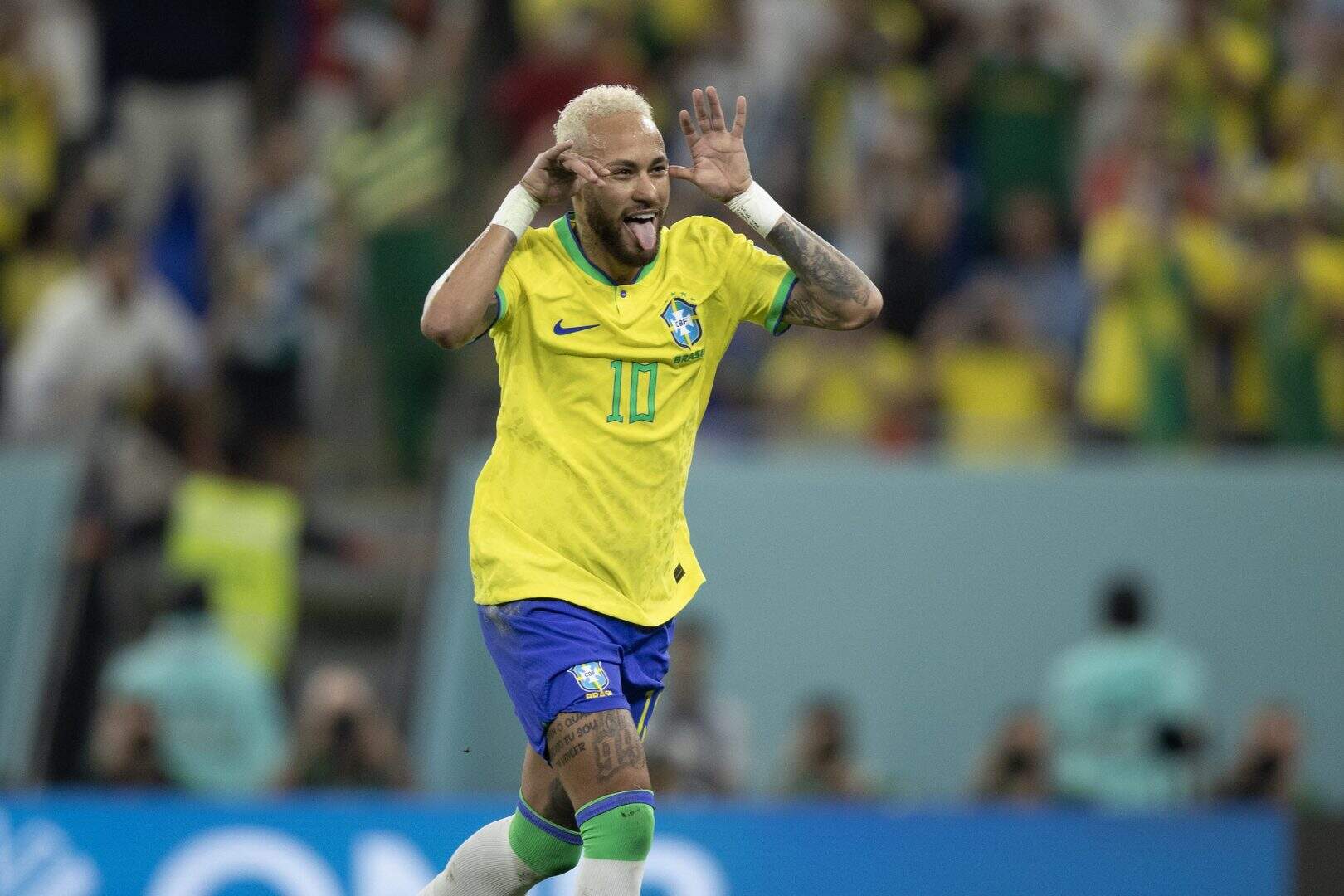 Neymar volta bem da lesão na Copa do Mundo e alcança marca de Pelé e Ronaldo Fenômeno