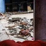 Telhado de casa desaba em cima de adolescente na Vila Popular